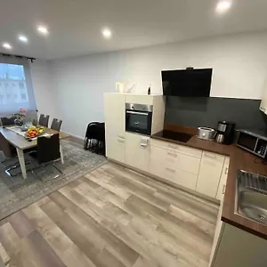 Sued- 5 Zimmer_15 Personen _ Komplett_eingerichtet Apartment